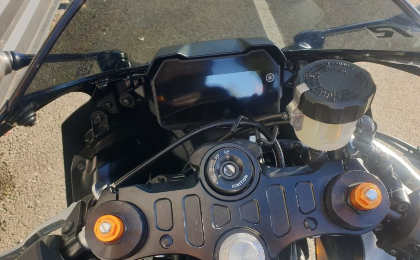 YAMAHA R7 25