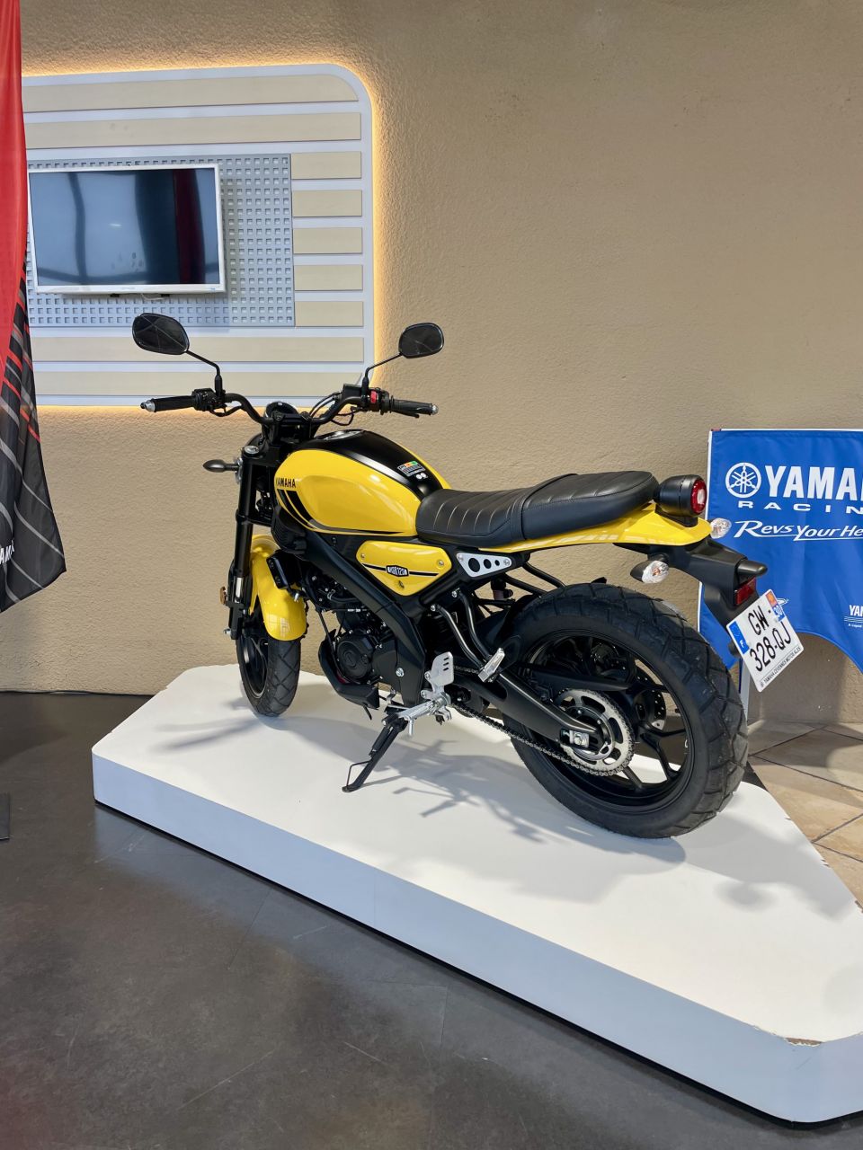 YAMAHA XSR 125 1