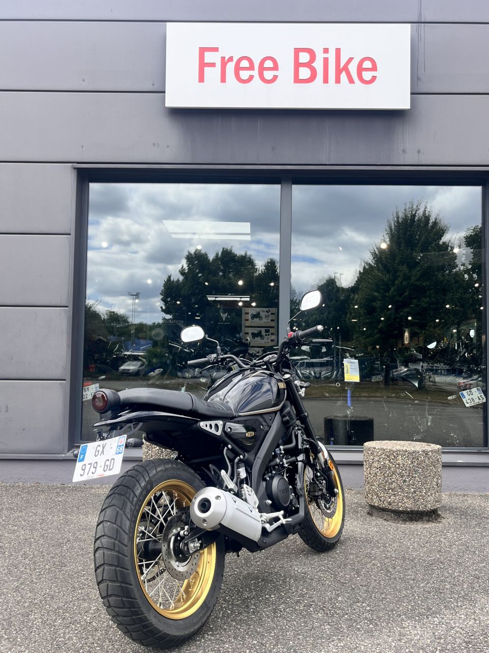 YAMAHA XSR 125 Legacy 1