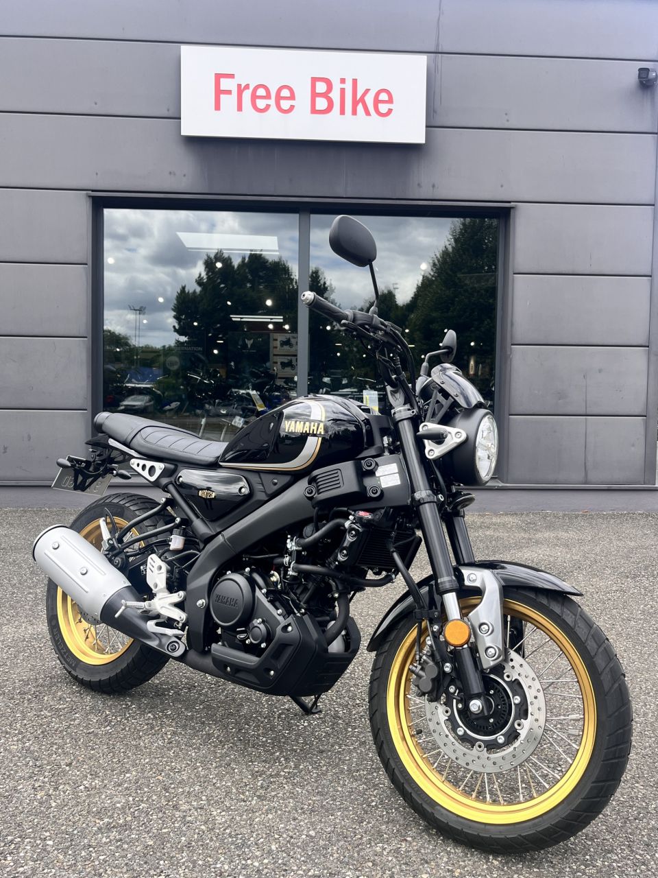 YAMAHA XSR 125 Legacy 0