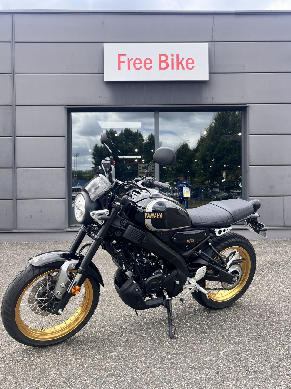 YAMAHA XSR 125 Legacy 2