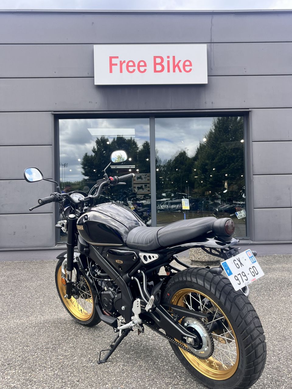 YAMAHA XSR 125 Legacy 3