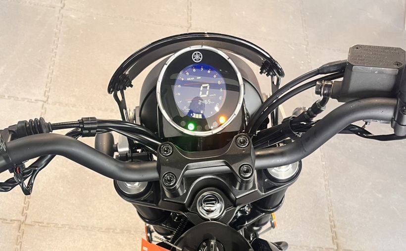 YAMAHA XSR 125 Legacy 4