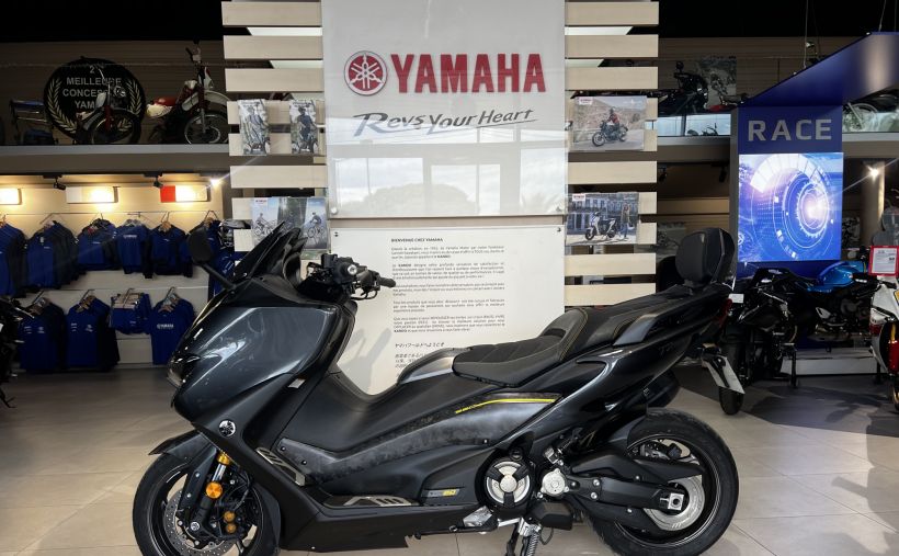 YAMAHA T-MAX 560 AKRAPOVIC 20E ANNIVERSAIRE 199€/MOIS* + DE 4800€ D'EQUIPEMENT GTIE 12 MOIS 4