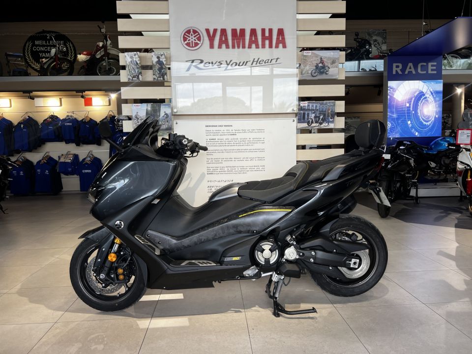 YAMAHA T-MAX 560 AKRAPOVIC 20E ANNIVERSAIRE 199€/MOIS* + DE 4800€ D'EQUIPEMENT GTIE 12 MOIS 4