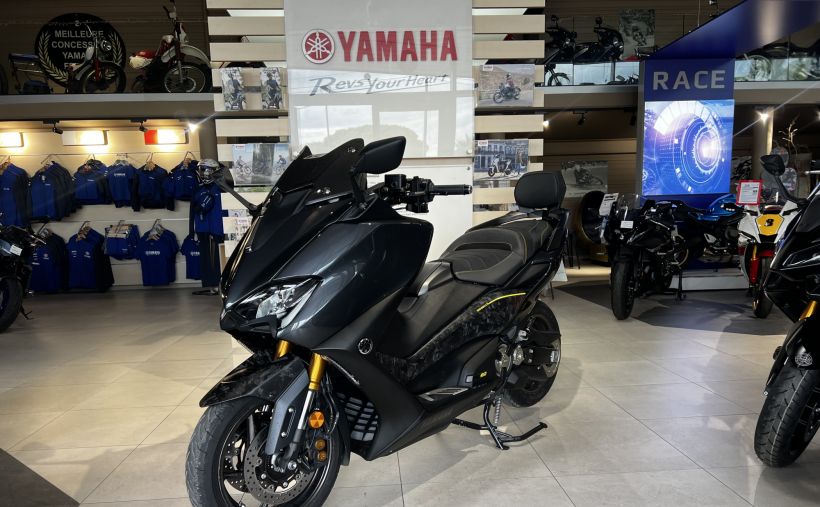 YAMAHA T-MAX 560 AKRAPOVIC 20E ANNIVERSAIRE 199€/MOIS* + DE 4800€ D'EQUIPEMENT GTIE 12 MOIS 3