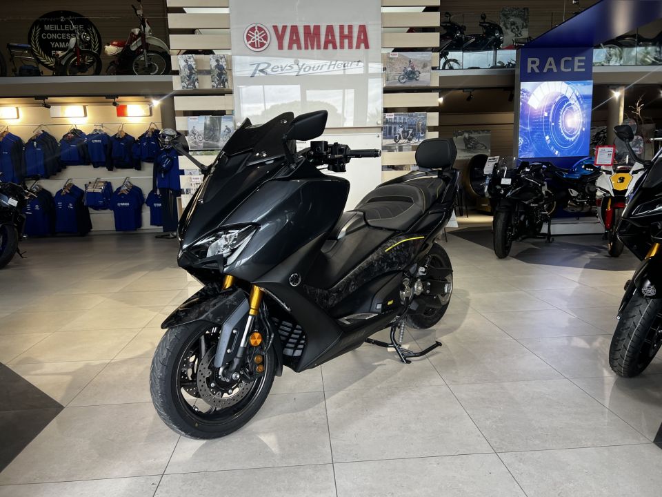 YAMAHA T-MAX 560 AKRAPOVIC 20E ANNIVERSAIRE 199€/MOIS* + DE 4800€ D'EQUIPEMENT GTIE 12 MOIS 3