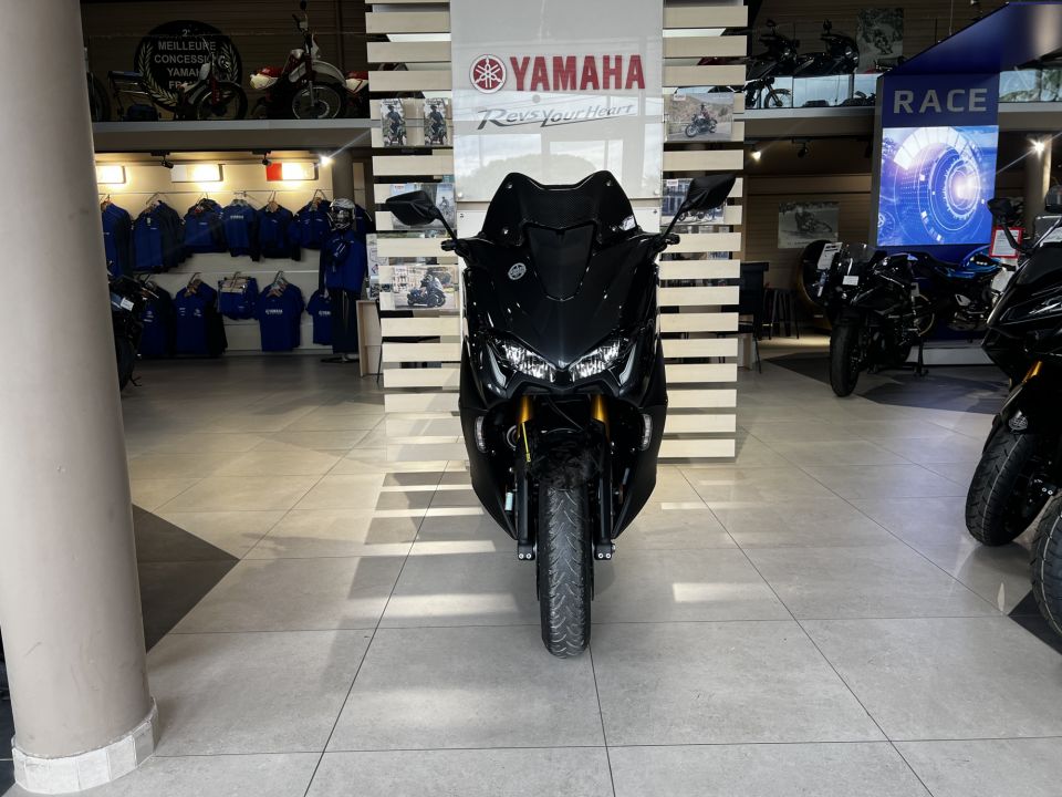 YAMAHA T-MAX 560 AKRAPOVIC 20E ANNIVERSAIRE 199€/MOIS* + DE 4800€ D'EQUIPEMENT GTIE 12 MOIS 2