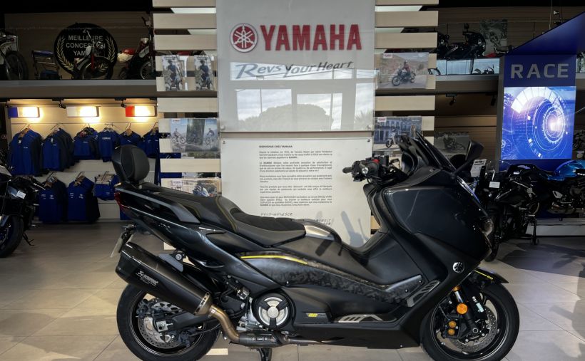 YAMAHA T-MAX 560 AKRAPOVIC 20E ANNIVERSAIRE 199€/MOIS* + DE 4800€ D'EQUIPEMENT GTIE 12 MOIS 0