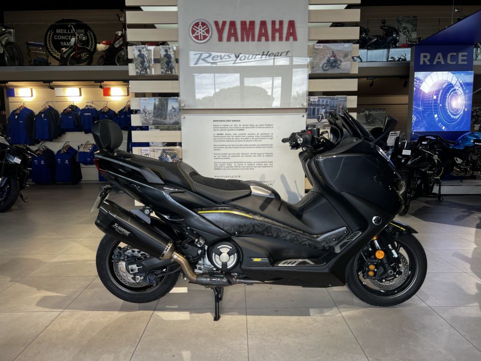 YAMAHA T-MAX 560 AKRAPOVIC 20E ANNIVERSAIRE 199€/MOIS* + DE 4800€ D'EQUIPEMENT GTIE 12 MOIS 0
