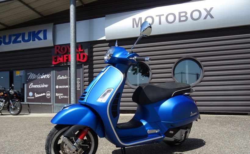 VESPA GTS SUPER SPORT 1