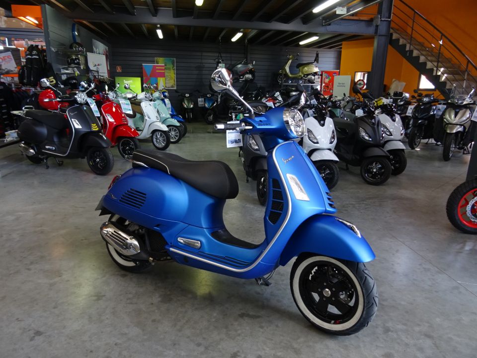 VESPA GTS SUPER SPORT 8