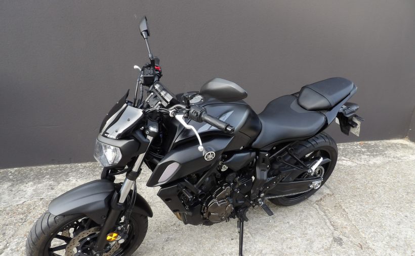 YAMAHA MT-07 4