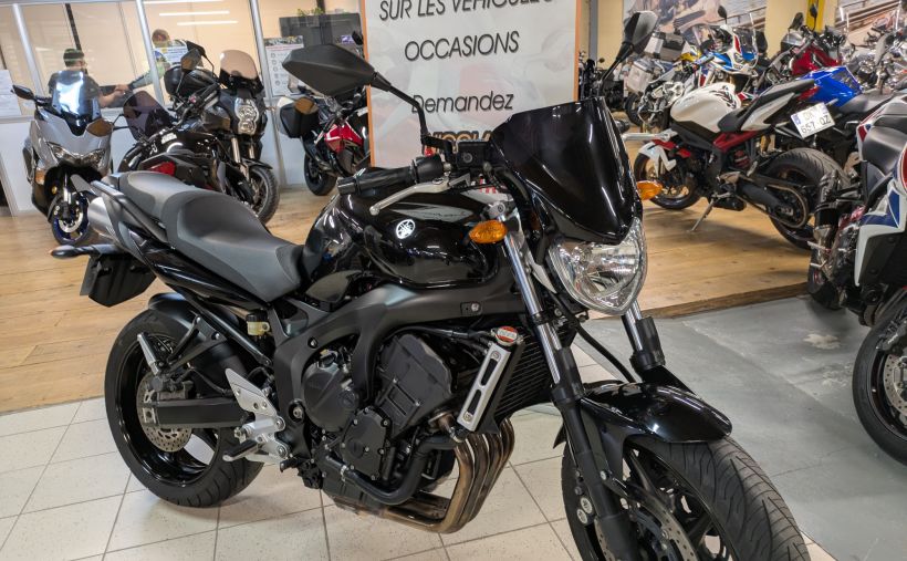 YAMAHA FZ6 (98CV) 3