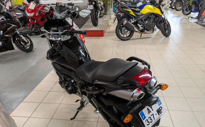 YAMAHA FZ6 (98CV) 4