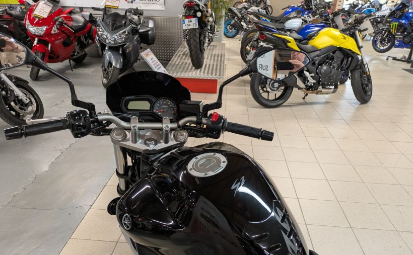 YAMAHA FZ6 (98CV) 5