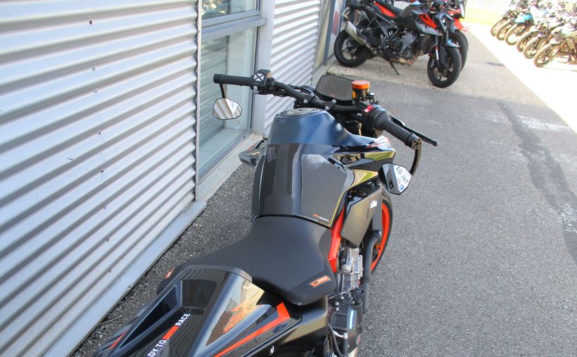 KTM 890 DUKE R 6