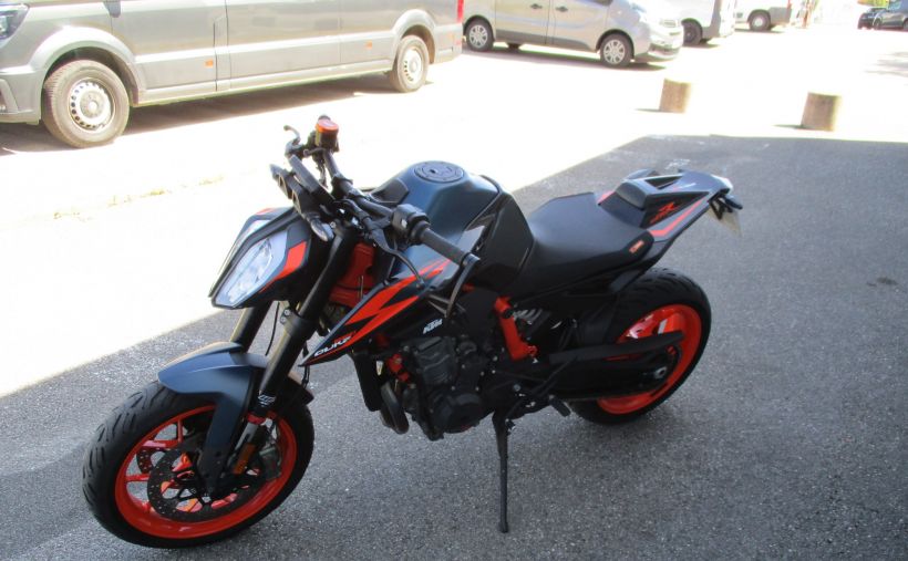 KTM 890 DUKE R 9