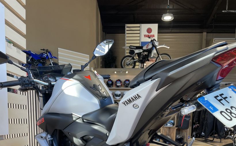 YAMAHA MT-03 3