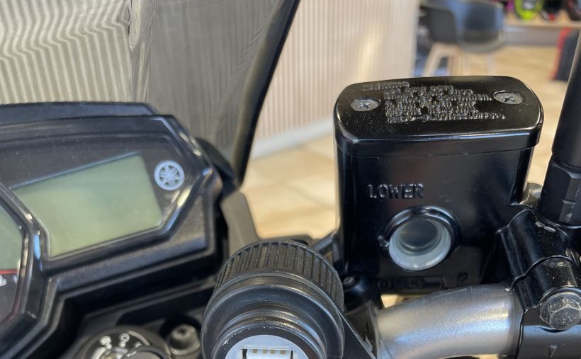 YAMAHA MT-03 4
