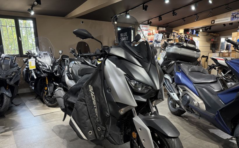 YAMAHA X-MAX 400 1
