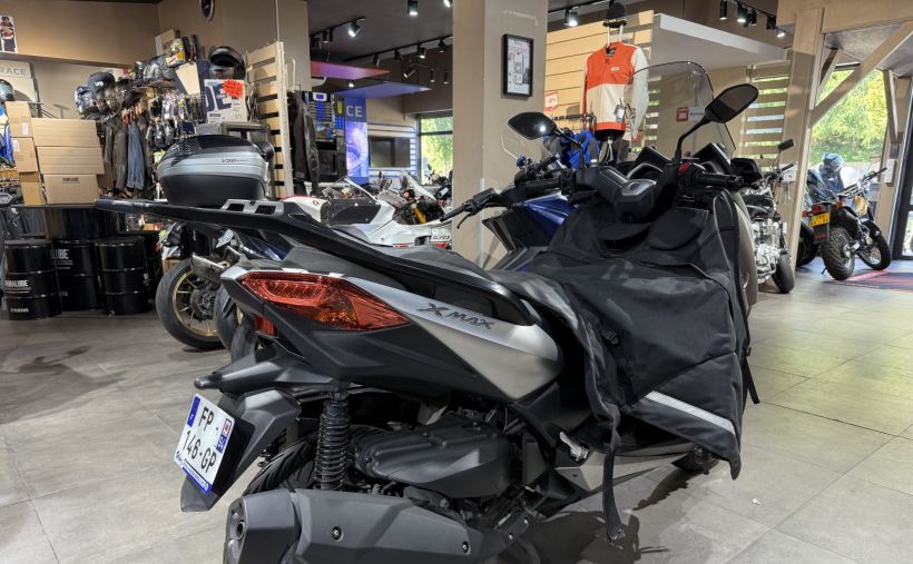 YAMAHA X-MAX 400 2
