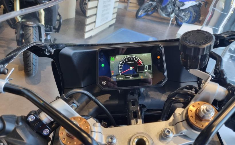 YAMAHA XSR 900 GP 4