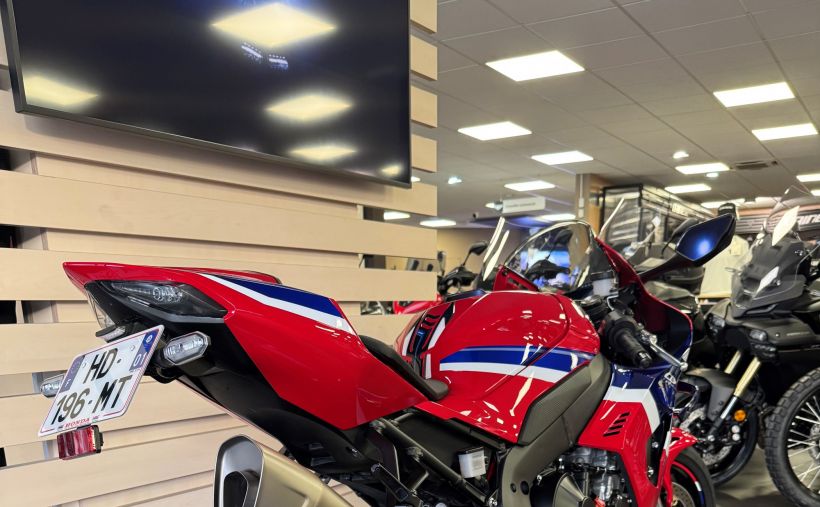 HONDA CBR 1000 RR FIREBLADE 4