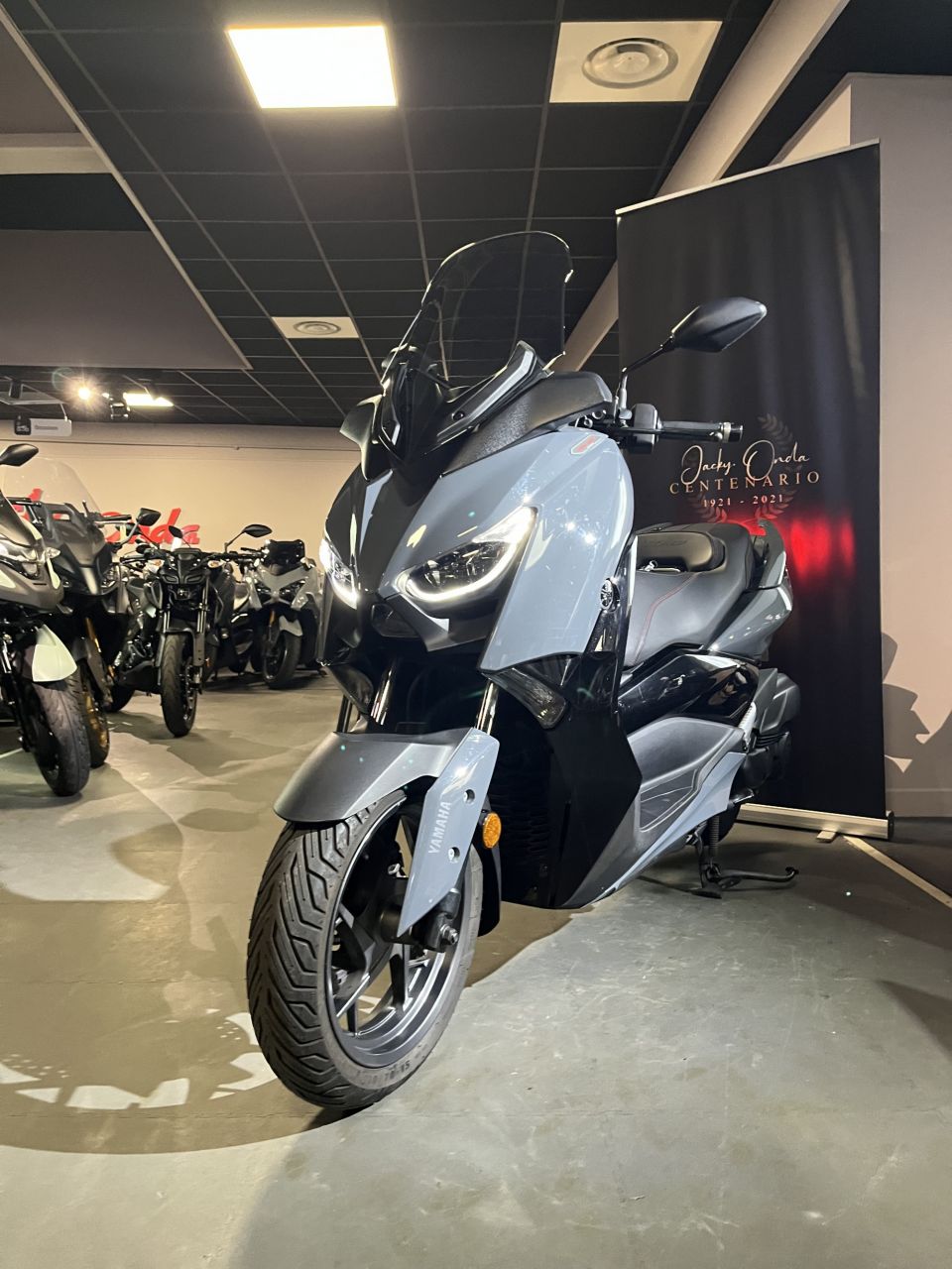 YAMAHA XMAX 125 TECH MAX 1