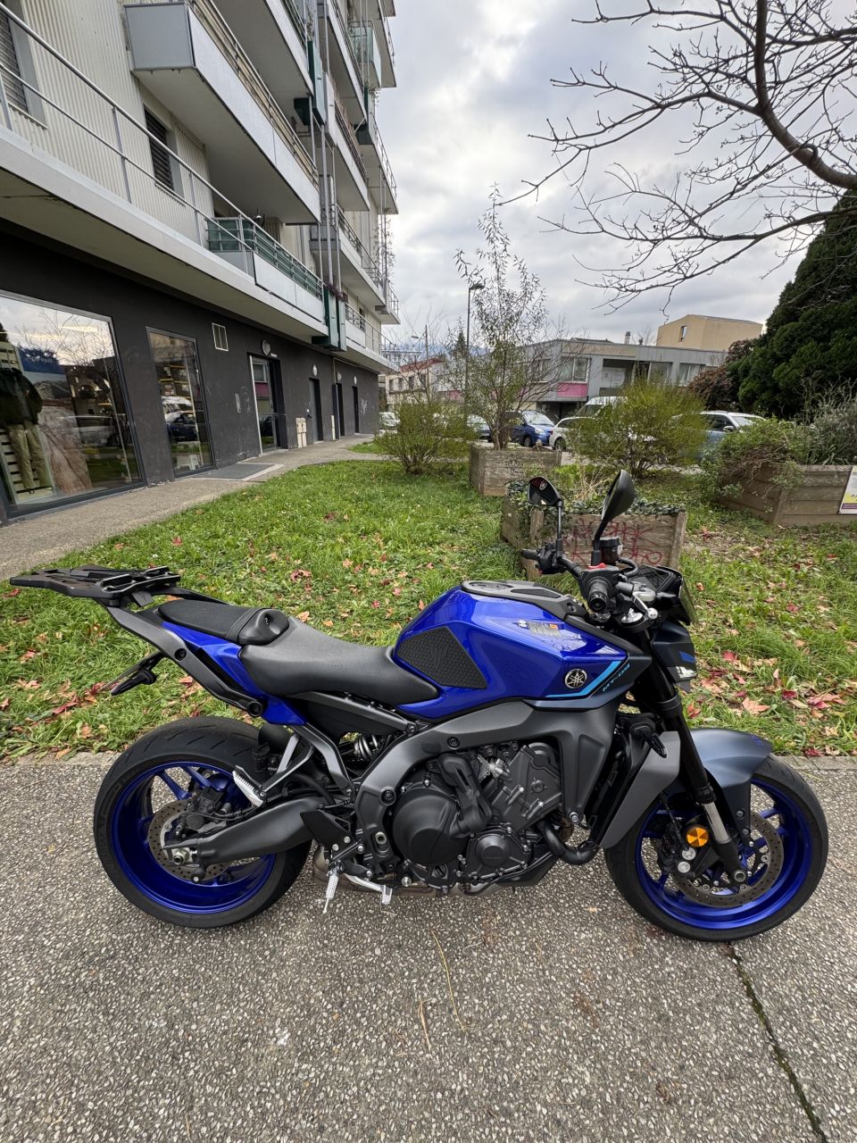 YAMAHA MT-09  Y-AMT 1