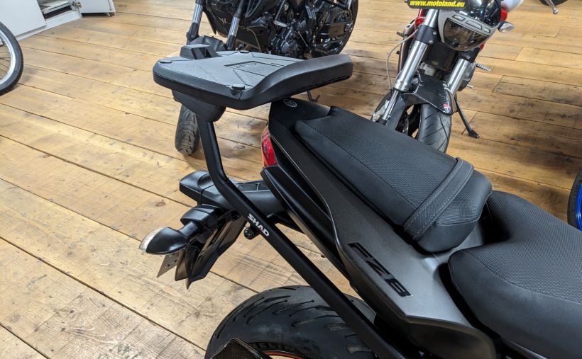 YAMAHA FZ8 8