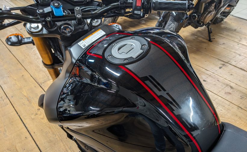 YAMAHA FZ8 7