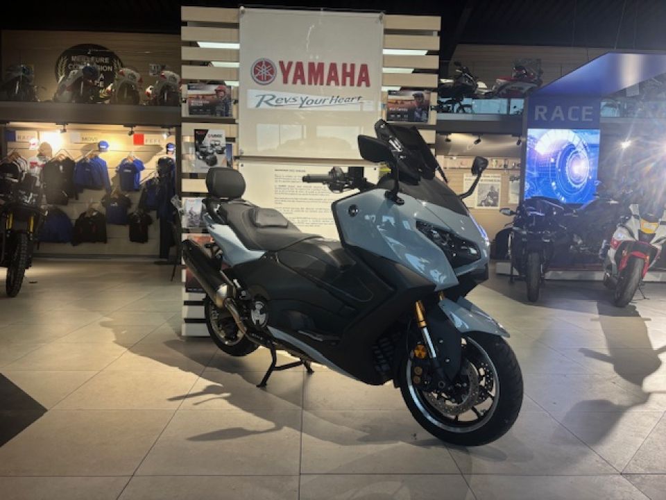 YAMAHA XP T-MAX 560 TECH MAX 25 215€/MOIS* +DE 6900€ D'EQUIPEMENT  GTIE CONSTRUCTEUR 04/2030 1