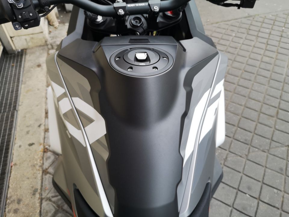 KTM 1290 SUPER ADVENTURE S 16