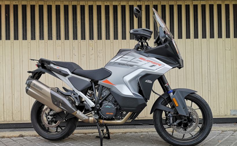 KTM 1290 SUPER ADVENTURE S 16