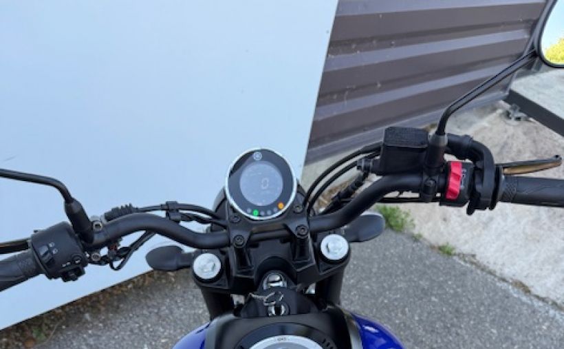 YAMAHA XSR 125 7