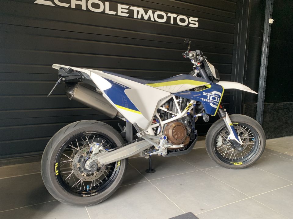HUSQVARNA 701 SUPERMOTO 4