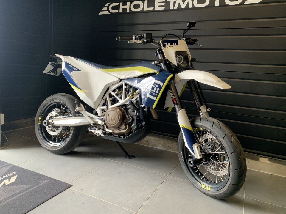 HUSQVARNA 701 SUPERMOTO 8