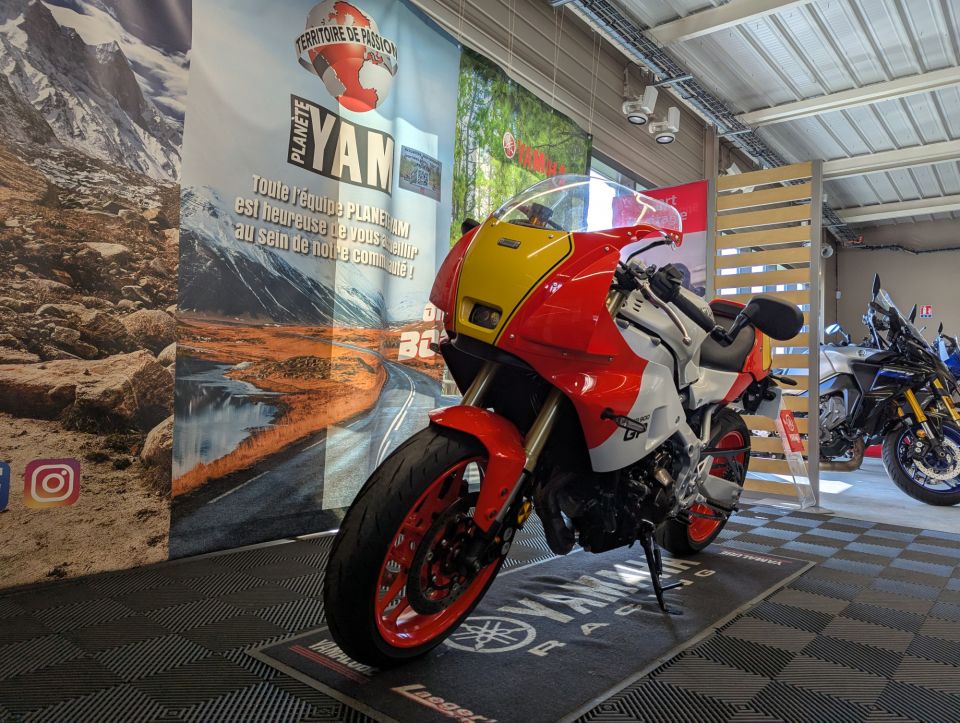 YAMAHA XSR 900 GP 6