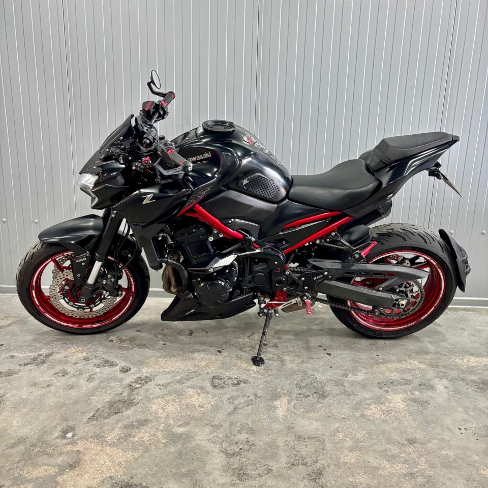 KAWASAKI Z 900 9