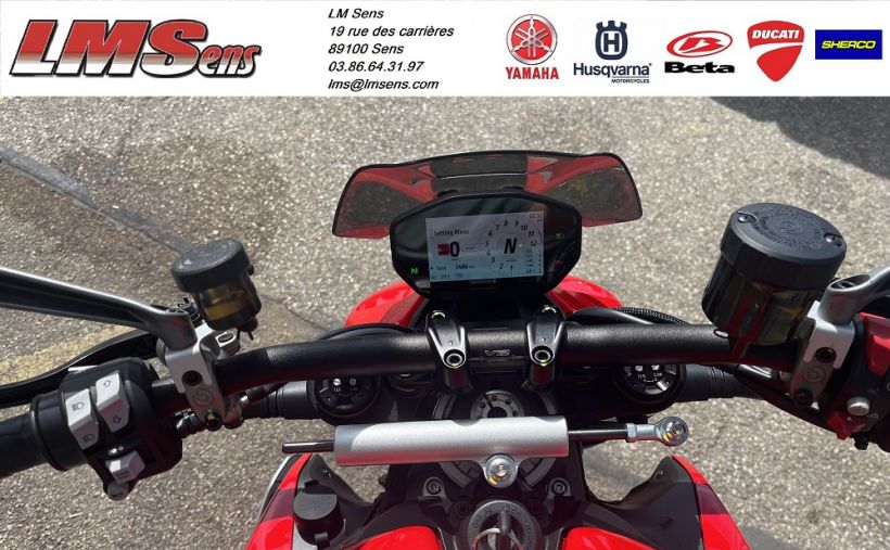 DUCATI STREETFIGHTER V2 2