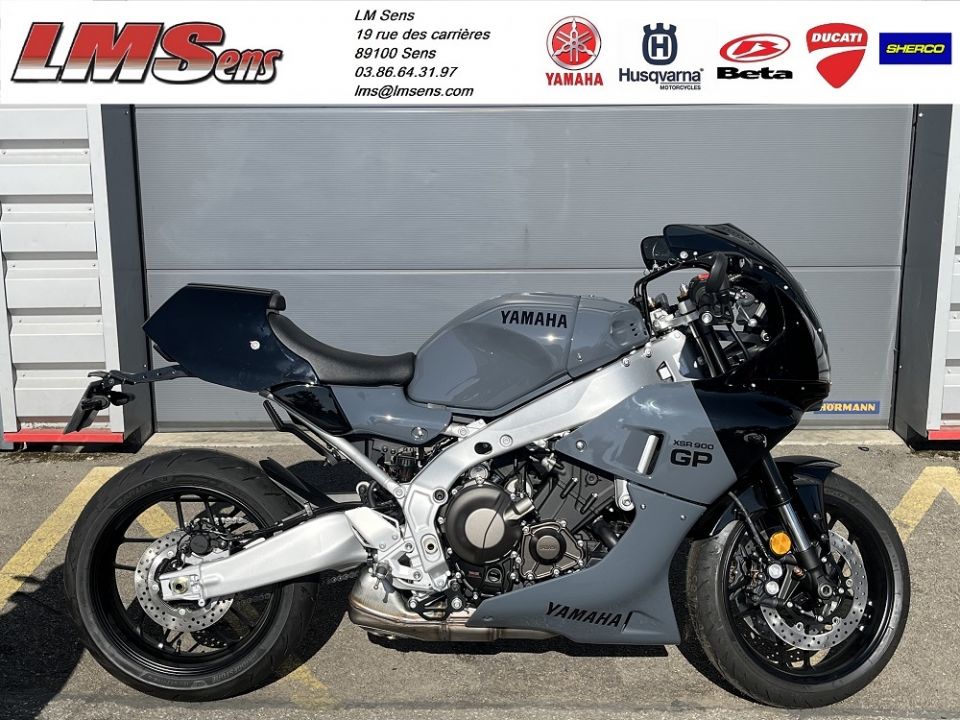 YAMAHA XSR 900 GP 0