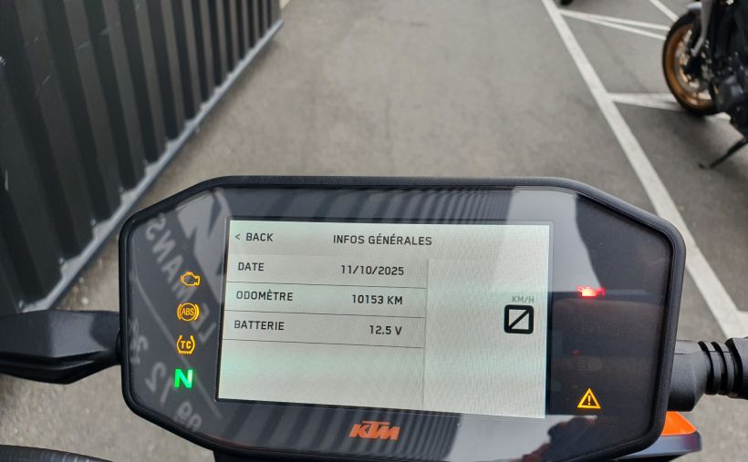 KTM 890 DUKE R 35