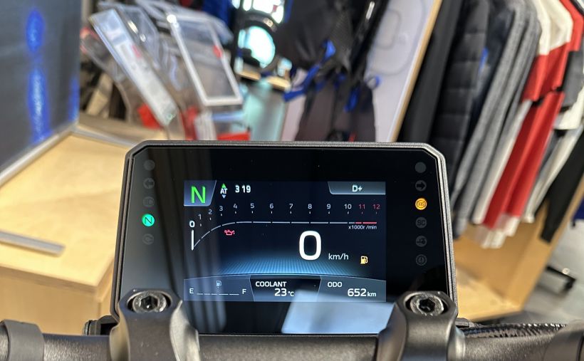 YAMAHA MT-09 Y-AMT 3
