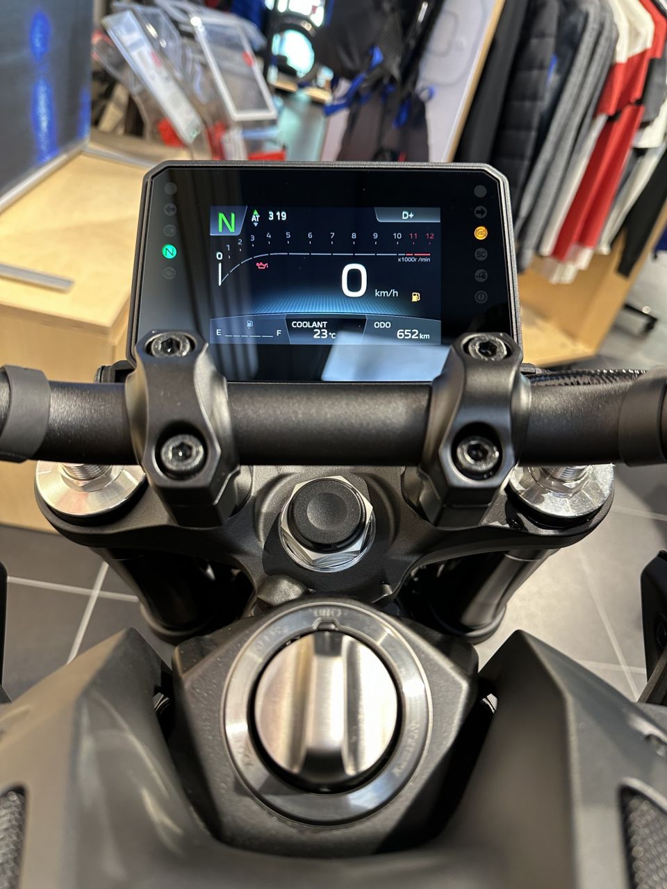 YAMAHA MT-09 Y-AMT 3