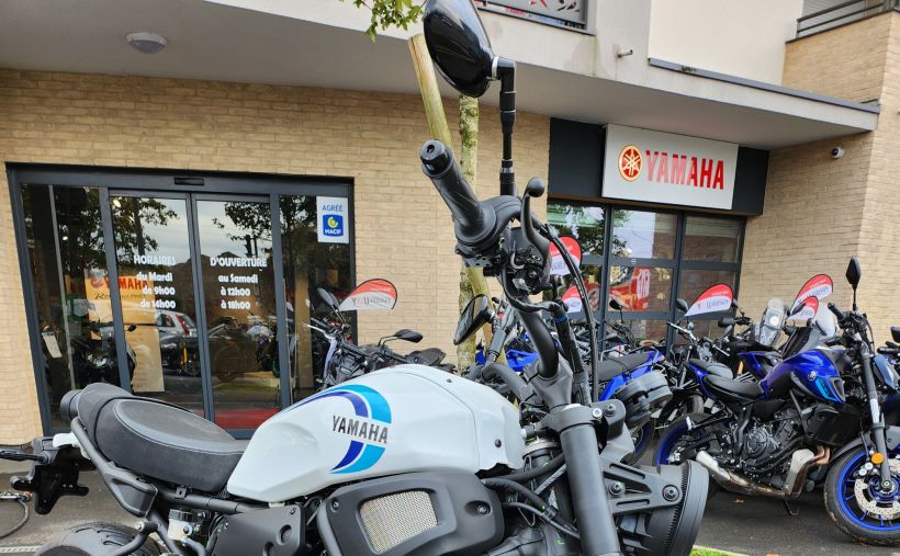 YAMAHA XSR 700 0