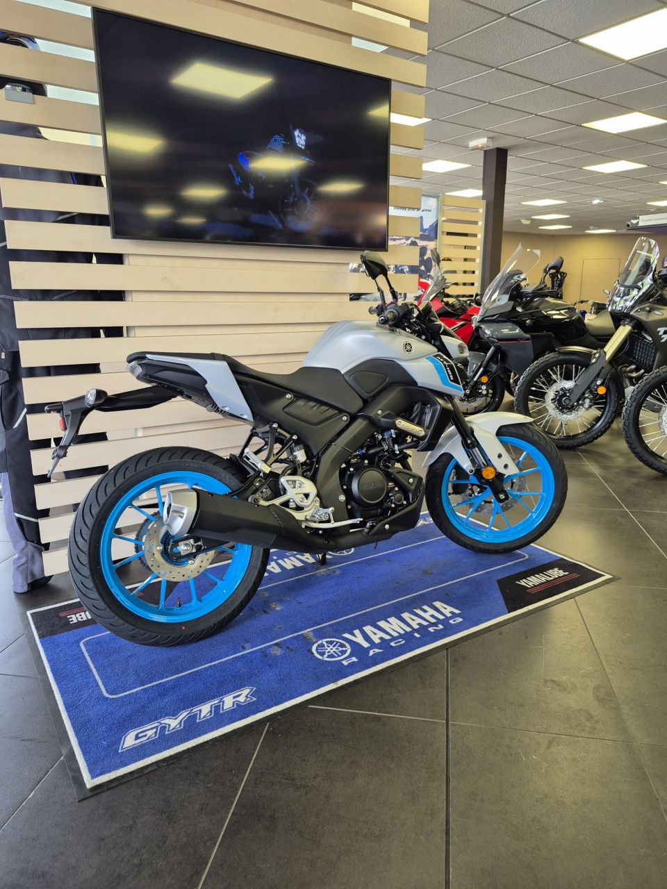 YAMAHA MT-125 2
