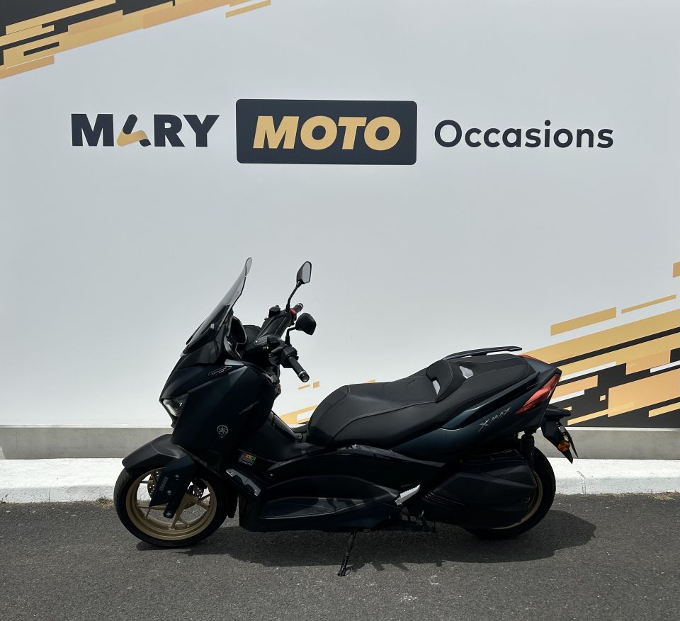 YAMAHA XMAX 300 Tech Max 13