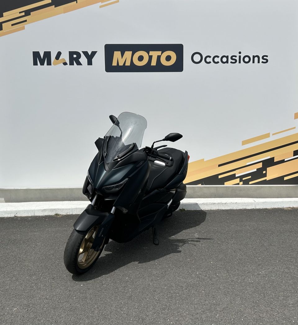 YAMAHA XMAX 300 Tech Max 26