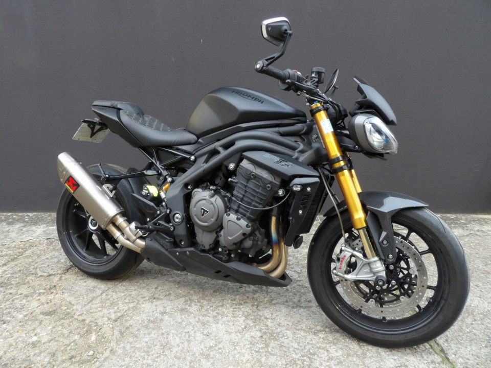 TRIUMPH SPEED TRIPLE 1200 RS 2